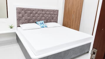Hypo-allergenic bedding, desk, soundproofing, free WiFi