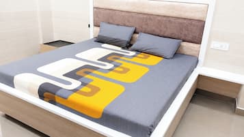 Deluxe Double Room, Air conditioning | Hypo-allergenic bedding, desk, soundproofing, free WiFi