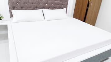 Hypo-allergenic bedding, desk, soundproofing, free WiFi
