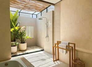 Luxury Villa, Balcony, Pool View | Bathroom - Villa 3BR Canggu 5 Mins to Berawa Beach  (Canggu)