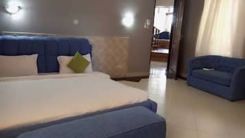 6 bedrooms, iron/ironing board, WiFi, bed sheets