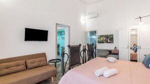 Standard-Apartment, 1 Schlafzimmer, Balkon (Casa Tafuri In The Historic Center) | 1 Schlafzimmer