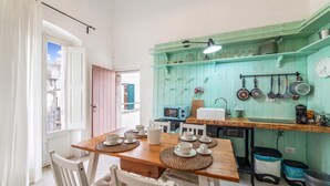 Standard-Apartment, 1 Schlafzimmer, Balkon (Casa Tafuri In The Historic Center) | Speisen