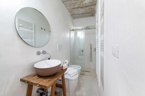 Appartamento Standard, camere multiple (Casa Tafuri In The Historic Center) | Bagno | Doccia, asciugacapelli, bidet, asciugamani