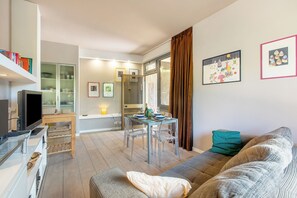 Family Apartment, Multiple Bedrooms (Casa Piero) | Living area - Casa Piero (Viareggio)
