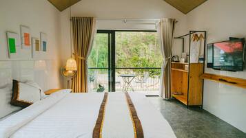 Romantic Cottage, Pets allowed, Mountain View | Desk, blackout curtains, free WiFi