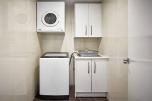 Interior - 2 Bedroom Apartment with breathtaking views of Sydney city (Sydney)