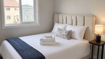4 bedrooms, iron/ironing board, WiFi, bed sheets