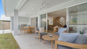 Outdoor dining - Offshore Escape - Welcome to your dream North Coast escape (Skennars Head)