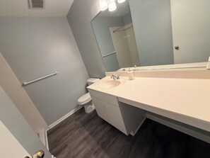 Dusche, Handtücher, Seife, Toilettenpapier