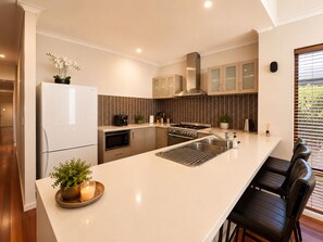บ้านพัก, 4 ห้องนอน, ปลอดบุหรี่, เครื่องปรับอากาศ | ครัวส่วนตัว | ตู้เย็นขนาดใหญ่, ไมโครเวฟ, เตาอบ, เตาประกอบอาหาร
