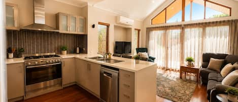 Full-size fridge, microwave, oven, stovetop