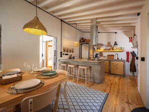 Dining - ALMA - Island House by GuestReady (Faial da Terra)
