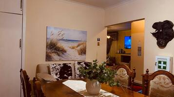 House, 3 Bedrooms, Accessible, Smoking | Dining room