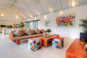 Living area - Specious 3Bedroom Rakuen Villa Canggu (Canggu)
