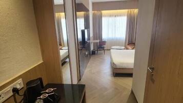 Deluxe Double Room, City View | In-room safe, desk, soundproofing, free WiFi