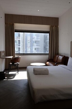 In-room safe, desk, soundproofing, free WiFi - Get Inn Hotel (Surat)
