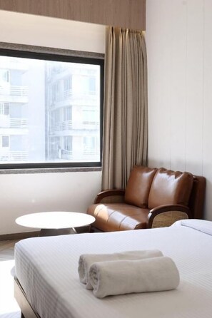 Deluxe Double Room, City View | In-room safe, desk, soundproofing, free WiFi - Get Inn Hotel (Surat)