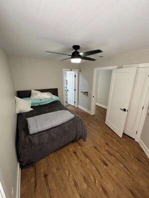 Room - Cozy 2-bedroom house in fantastic Redlands with AC and fitness room (Redlands)