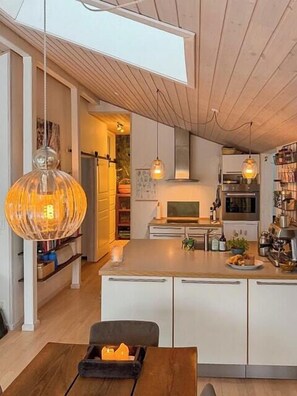 Microwave, oven, dishwasher, coffee/tea maker - Forest cabin overlooking Bryrup Langsø (Silkeborg)