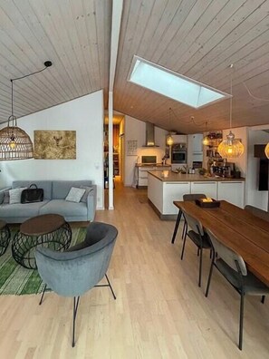 TV, fireplace - Forest cabin overlooking Bryrup Langsø (Silkeborg)
