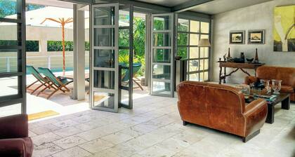 Design villa with pool in the Roman countryside