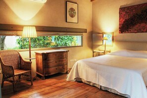 Desk, free WiFi - Design villa with pool in the Roman countryside (Aprilia)
