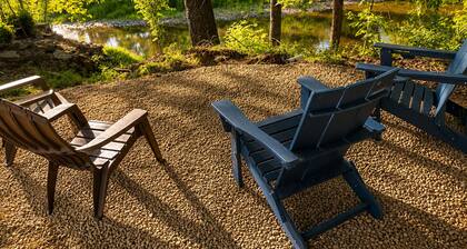 Little Butte Creek House - Modern Rustic Retreat