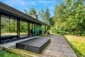 Outdoor dining - Summer house in Houstrup with scenic views (Nørre Nebel)
