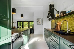 Oven, dishwasher, coffee/tea maker - Summer house in Houstrup with scenic views (Nørre Nebel)