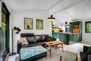 TV, fireplace - Summer house in Houstrup with scenic views (Nørre Nebel)