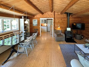 TV, fireplace - Log cabin on beautiful natural grounds in Hornbæk (Hornbæk)