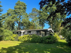 Exterior - Log cabin on beautiful natural grounds in Hornbæk (Hornbæk)