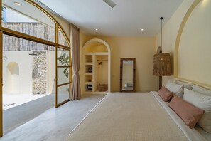 Premium bedding, in-room safe, free WiFi, bed sheets - Casa Mara  (Canggu)