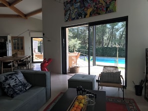 Living area - Large house in Provence with swimming pool 15 min from Aix en Provence. Ideal for families (Beaurecueil)