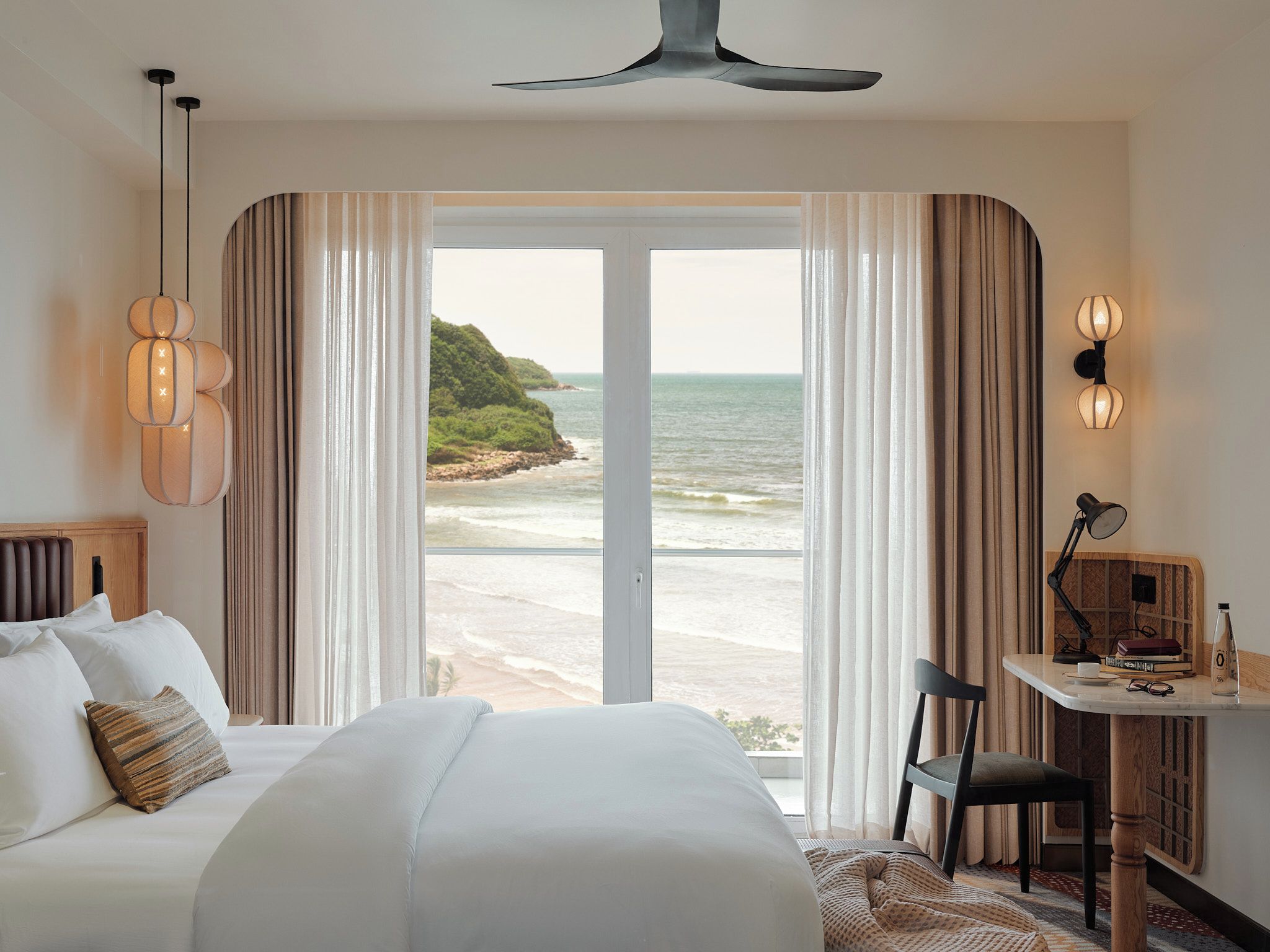 Ropa de cama de alta calidad y minibar 