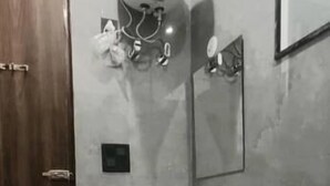 A bathroom with a toilet, sink, and hand dryer. - Saran Homestay (Agra)