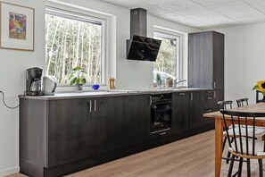 Oven, dishwasher, coffee/tea maker - Holiday home with fjord views (Thyholm)