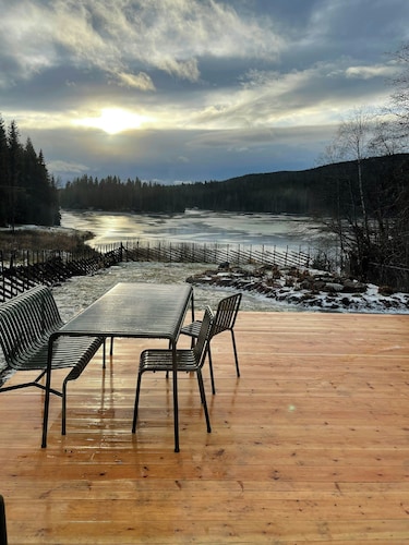 Architect-designed cabin by lake with sauna