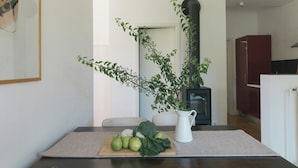A kitchen with a wooden table, a white pitcher, and a plant. - Tower villa apartment with pergola at Mühlenberg (Werder (Havel))