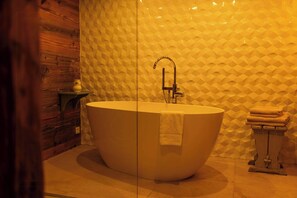 Bathroom - Designer apartment in historic Allgäu farmhouse (Altusried)