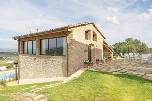 Exterior - Restored barn in San Gimignano hills view (Pancole)