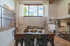 Dining - Restored barn in San Gimignano hills view (Pancole)