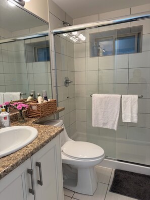 Bathroom - Garden Suite (Vancouver)