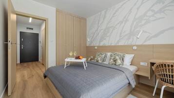 Desk, iron/ironing board, travel cot, WiFi
