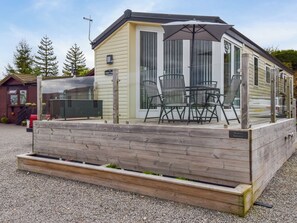 Outdoor dining - 2 bedroom accommodation in Moota (Moota)