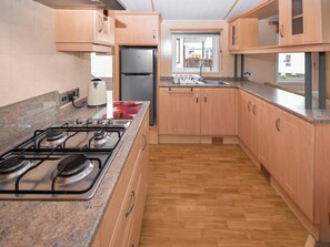 Private kitchen - 2 bedroom accommodation in Moota (Moota)