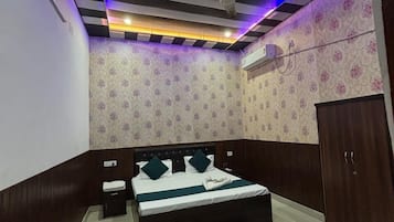 Standard Room | Desk, free WiFi