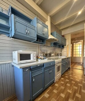 Comfort Apartment, Balcony, Park View | Private kitchen | Electric kettle, cleaning supplies, freezer - Victory Square View 2-room Apartment (Minsk)