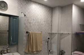 Comfort Apartment, Balcony, Park View | Bathroom - Victory Square View 2-room Apartment (Minsk)